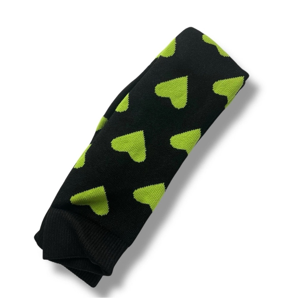 Heart Pattern Women's Socksโ - Black and Green